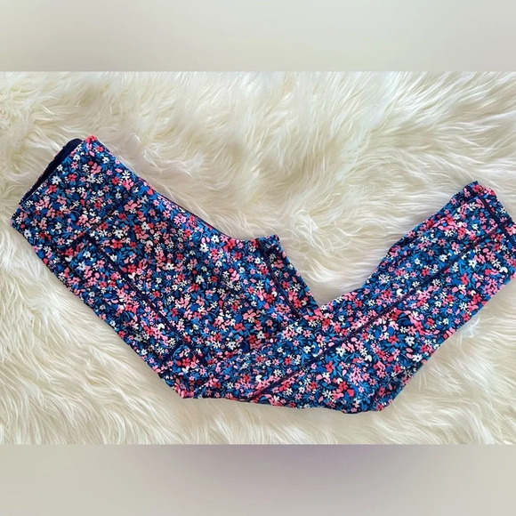 Draper James Leggings in All Over Ditzy Floral - Picture 3 of 6